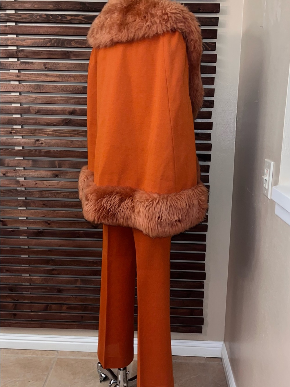 2 PC 1970s Vintage Orange Faux Fur Cape Coat & Matching High Waist Slacks Pants - Picture 4 of 16